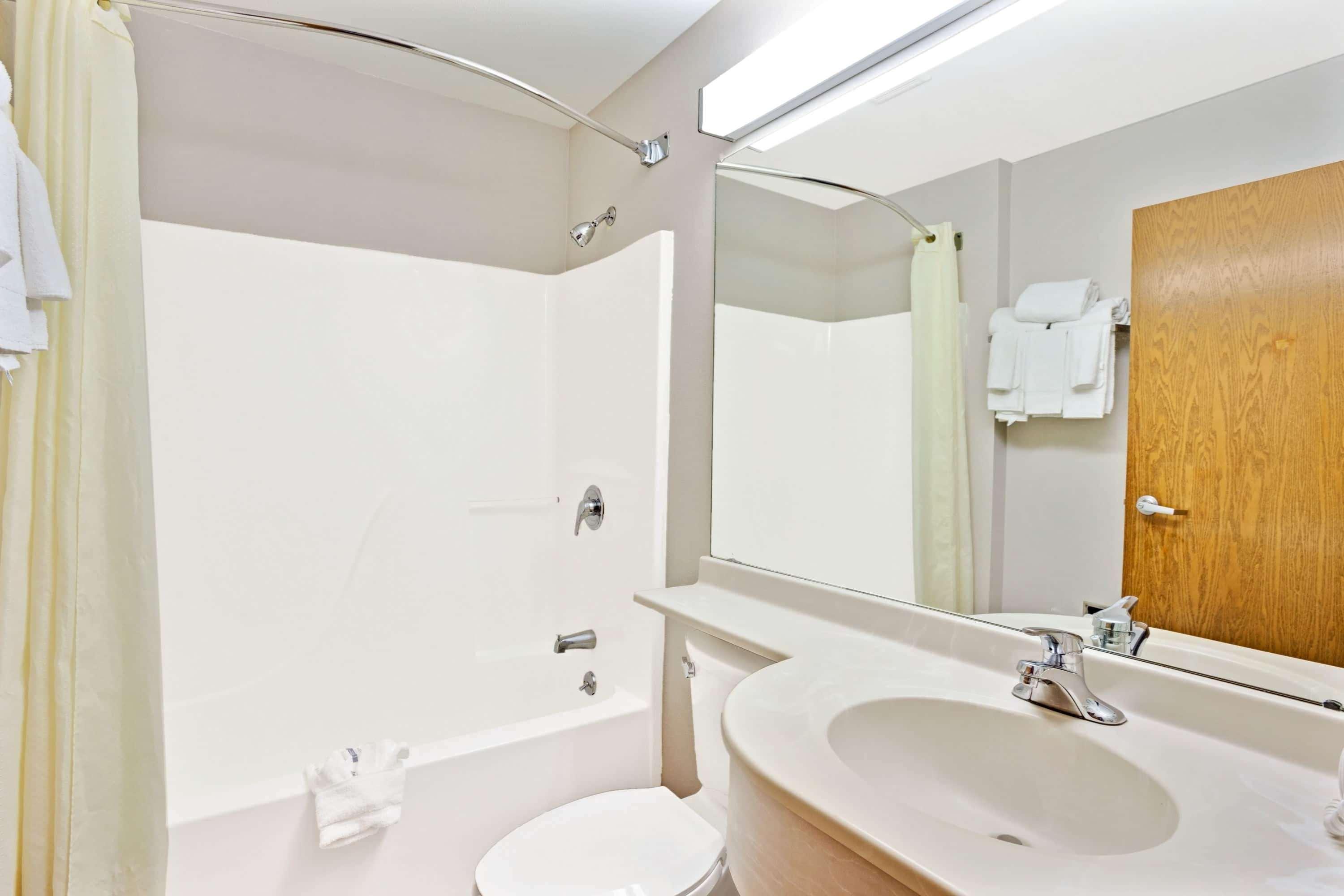 Microtel Inn & Suites By Wyndham Detroit Roseville Chambre photo